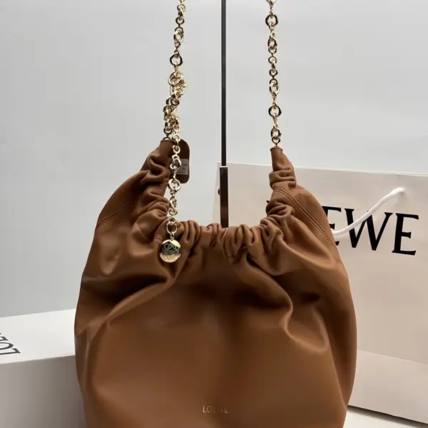 Loewe-羅意威 橡木棕中號柔軟納帕羊皮革 Squeeze 肩背包