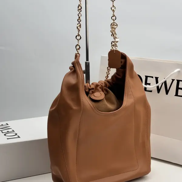 Loewe-羅意威 橡木棕中號柔軟納帕羊皮革 Squeeze 肩背包