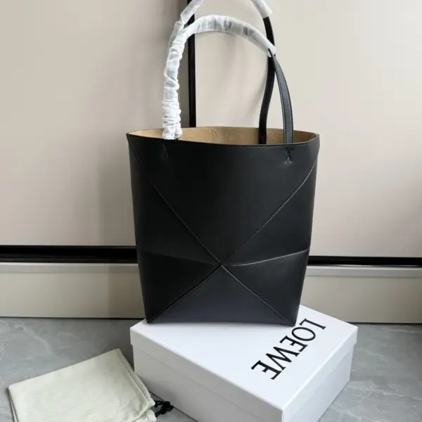 Loewe-羅意威 Puzzle Fold 系列 黑色迷你亮面牛皮革斜挎包 12 Loewe-羅意威 Puzzle Fold 系列 黑色迷你亮面牛皮革斜挎包