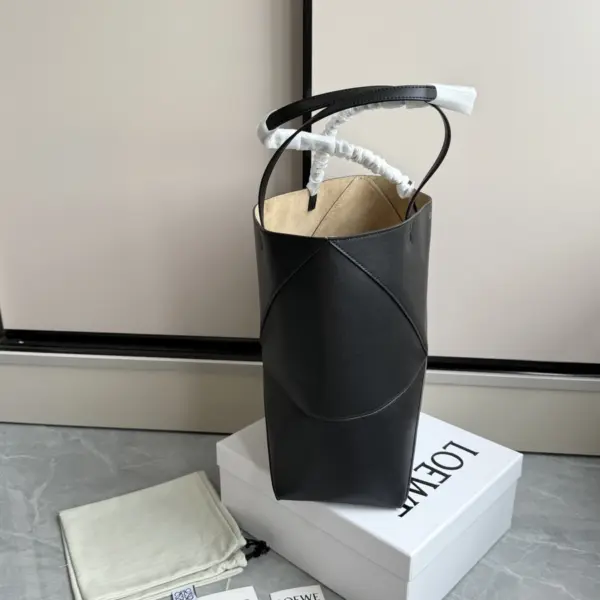 Loewe-羅意威 Puzzle Fold 系列 黑色迷你亮面牛皮革斜挎包 13 Loewe-羅意威 Puzzle Fold 系列 黑色迷你亮面牛皮革斜挎包