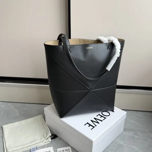 Loewe-羅意威 Puzzle Fold 系列 黑色迷你亮面牛皮革斜挎包 14 Loewe-羅意威 Puzzle Fold 系列 黑色迷你亮面牛皮革斜挎包