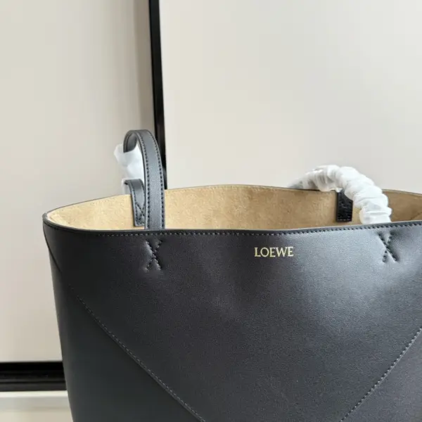 Loewe-羅意威 Puzzle Fold 系列 黑色迷你亮面牛皮革斜挎包 15 Loewe-羅意威 Puzzle Fold 系列 黑色迷你亮面牛皮革斜挎包