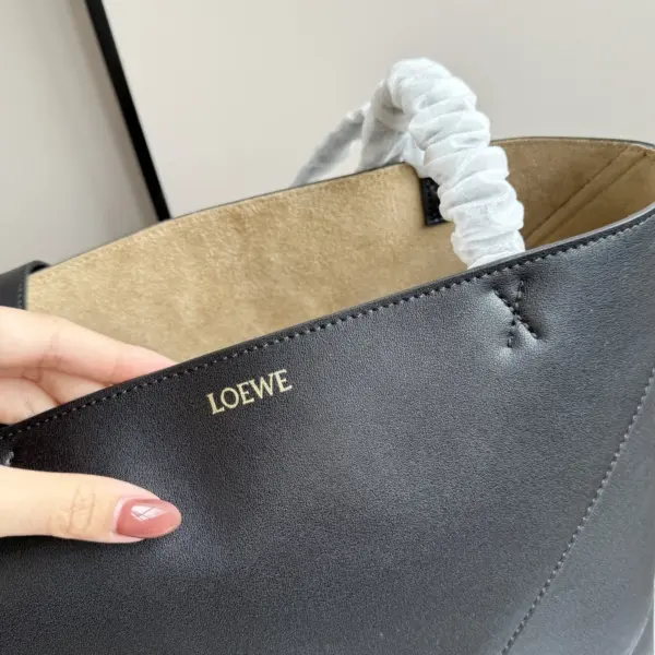 Loewe-羅意威 Puzzle Fold 系列 黑色迷你亮面牛皮革斜挎包 16 Loewe-羅意威 Puzzle Fold 系列 黑色迷你亮面牛皮革斜挎包