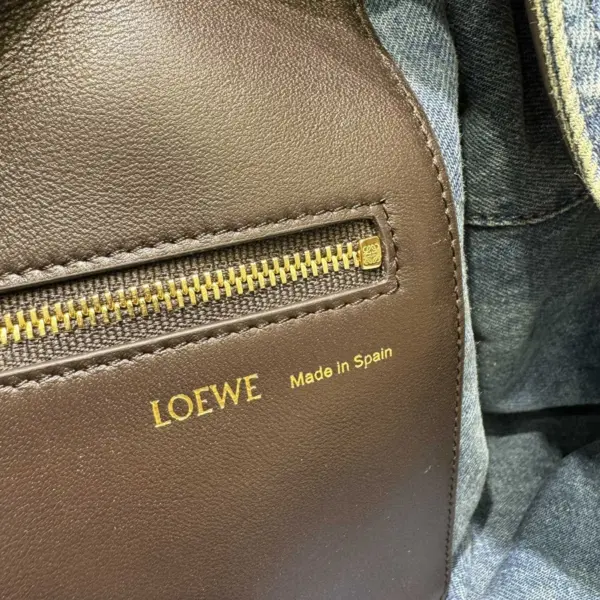 Loewe-羅意威 淺藍色中號水洗丹寧 Squeeze 肩背包