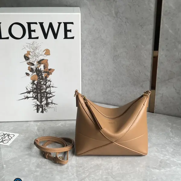 Loewe-羅意威 Puzzle Fold 系列 暖沙黃色亮面納帕牛皮革手拿包