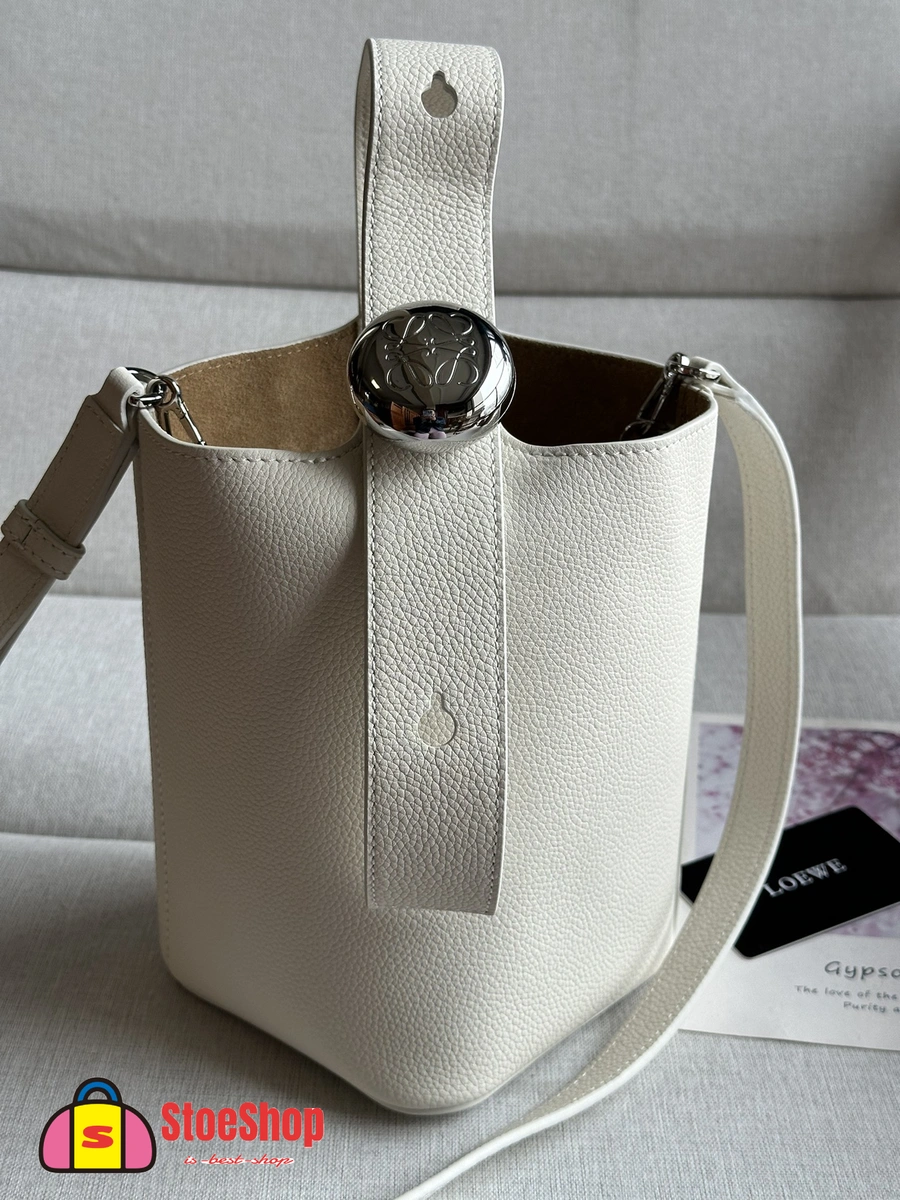 Loewe-羅意威 Pebble Bucket 系列 柔白色迷你柔軟粒面牛皮革斜挎水桶手袋 2 Loewe-羅意威 Pebble Bucket 系列 柔白色迷你柔軟粒面牛皮革斜挎水桶手袋