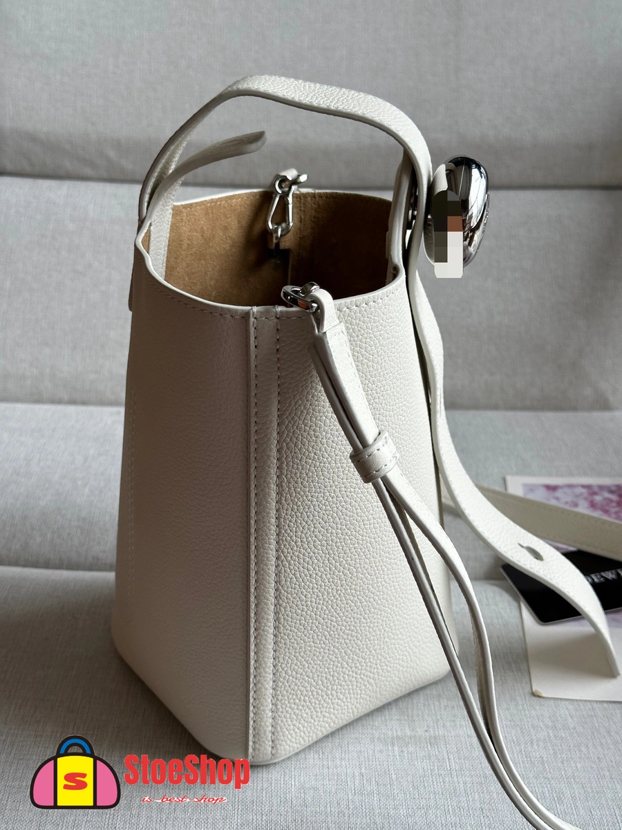 Loewe-羅意威 Pebble Bucket 系列 柔白色迷你柔軟粒面牛皮革斜挎水桶手袋 4 Loewe-羅意威 Pebble Bucket 系列 柔白色迷你柔軟粒面牛皮革斜挎水桶手袋