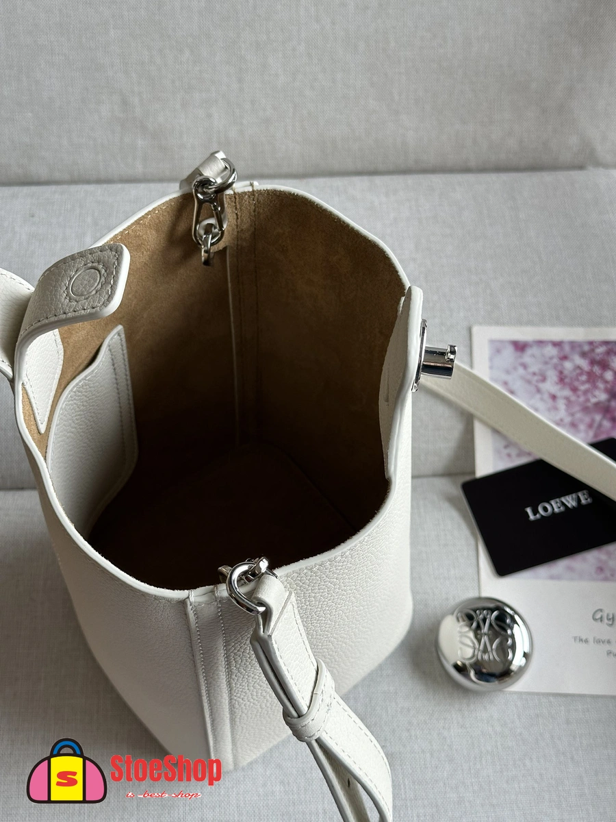 Loewe-羅意威 Pebble Bucket 系列 柔白色迷你柔軟粒面牛皮革斜挎水桶手袋 5 Loewe-羅意威 Pebble Bucket 系列 柔白色迷你柔軟粒面牛皮革斜挎水桶手袋