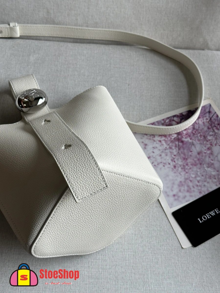 Loewe-羅意威 Pebble Bucket 系列 柔白色迷你柔軟粒面牛皮革斜挎水桶手袋 10 Loewe-羅意威 Pebble Bucket 系列 柔白色迷你柔軟粒面牛皮革斜挎水桶手袋