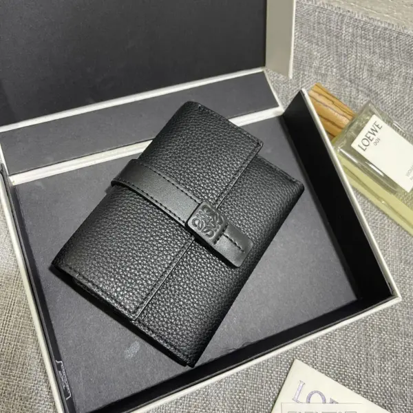 Loewe-羅意威 黑色小號柔軟粒面牛皮豎款錢包