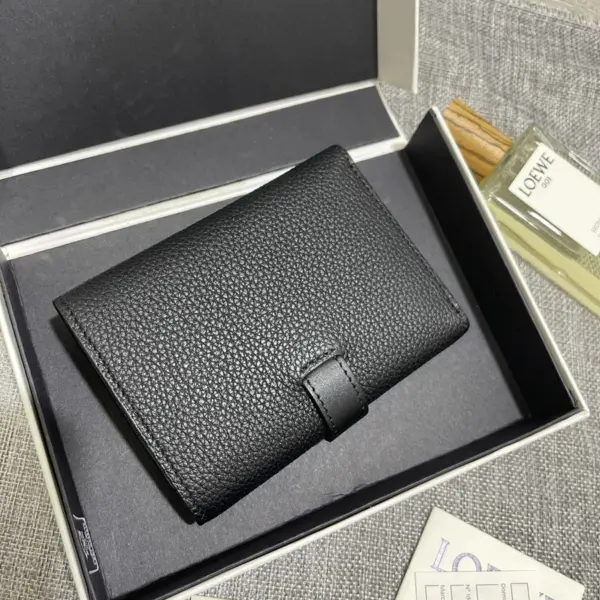 Loewe-羅意威 黑色小號柔軟粒面牛皮豎款錢包