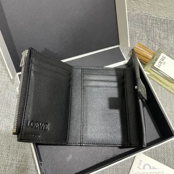 Loewe-羅意威 黑色小號柔軟粒面牛皮豎款錢包