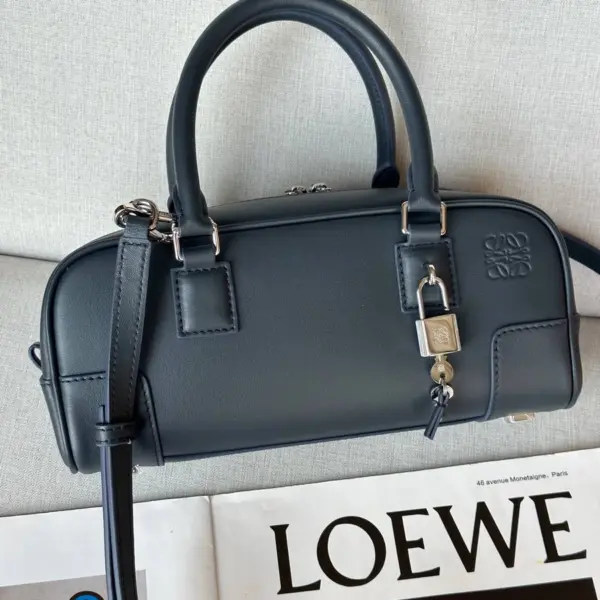 Loewe-羅意威 深海軍藍納帕牛皮革 Amazona Cropped 23 手拿包