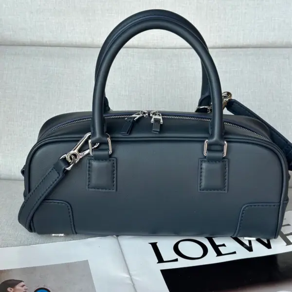 Loewe-羅意威 深海軍藍納帕牛皮革 Amazona Cropped 23 手拿包