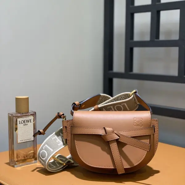 Loewe-羅意威 棕褐色迷你柔軟牛皮革提花 Gate Dual 斜挎包