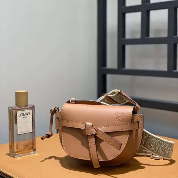 Loewe-羅意威 棕褐色迷你柔軟牛皮革提花 Gate Dual 斜挎包