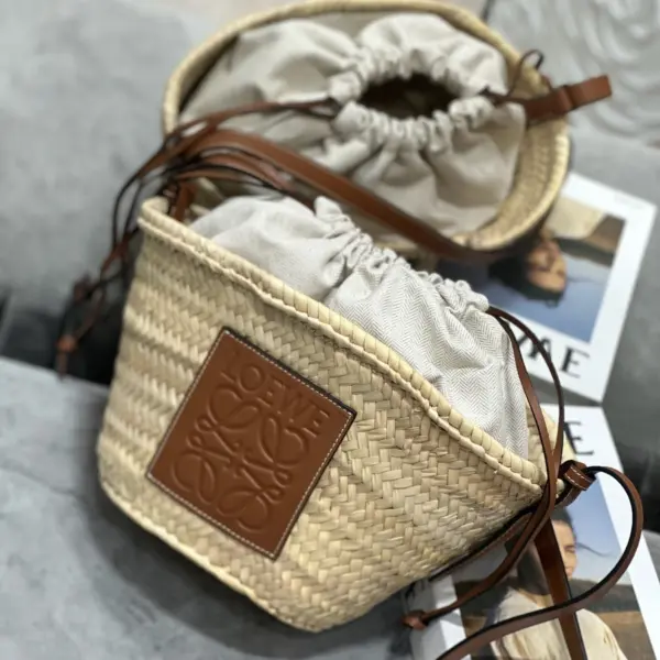Loewe-羅意威 自然色 / 棕褐色棕櫚葉牛皮革抽繩肩背水桶包 12 Loewe-羅意威 自然色 / 棕褐色棕櫚葉牛皮革抽繩肩背水桶包