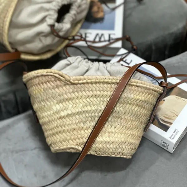 Loewe-羅意威 自然色 / 棕褐色棕櫚葉牛皮革抽繩肩背水桶包 13 Loewe-羅意威 自然色 / 棕褐色棕櫚葉牛皮革抽繩肩背水桶包