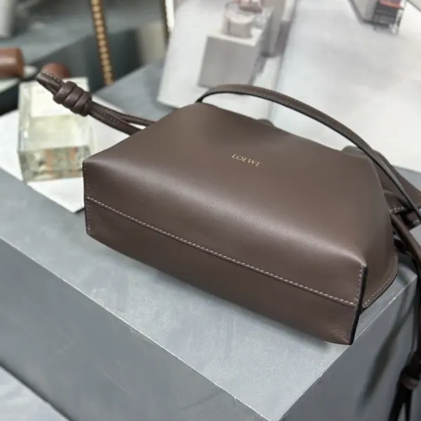 Loewe-羅意威 Flamenco 系列 巧克力色迷你納帕牛皮革手拿包