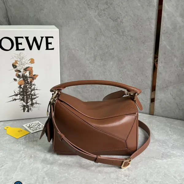 Loewe-羅意威 布朗尼深棕小號納帕羊皮革 Featherlight Puzzle 肩背包