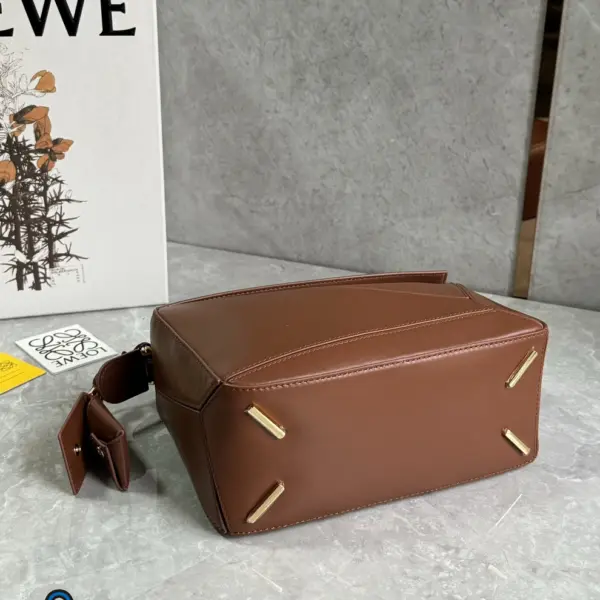 Loewe-羅意威 布朗尼深棕小號納帕羊皮革 Featherlight Puzzle 肩背包