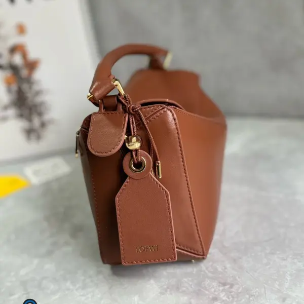 Loewe-羅意威 布朗尼深棕小號納帕羊皮革 Featherlight Puzzle 肩背包