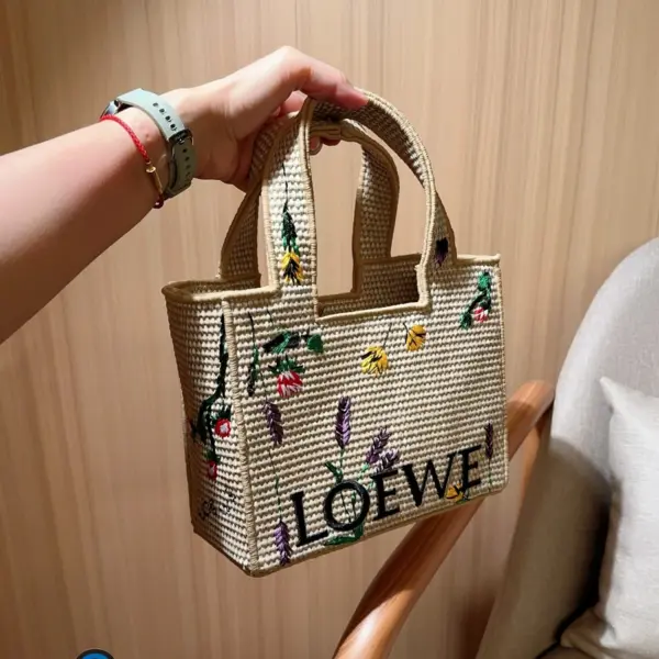 Loewe-羅意威 Font Tote 系列 自然色小號拉菲草斜挎包 13 Loewe-羅意威 Font Tote 系列 自然色小號拉菲草斜挎包