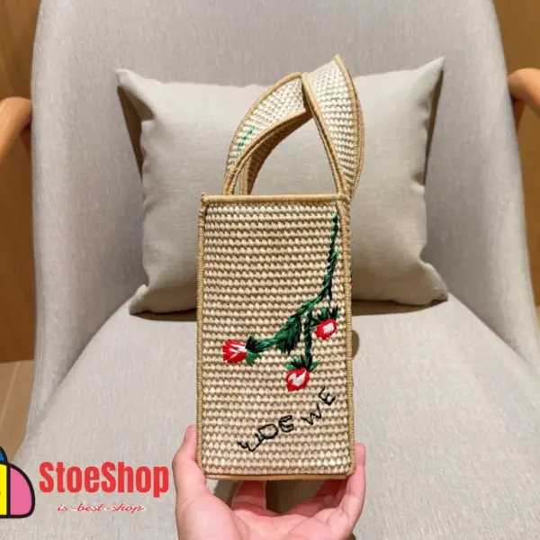 Loewe-羅意威 Font Tote 系列 自然色小號拉菲草斜挎包 15 Loewe-羅意威 Font Tote 系列 自然色小號拉菲草斜挎包