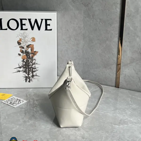 Loewe-羅意威 Puzzle Fold 系列 海鹽白亮面納帕牛皮革手拿包