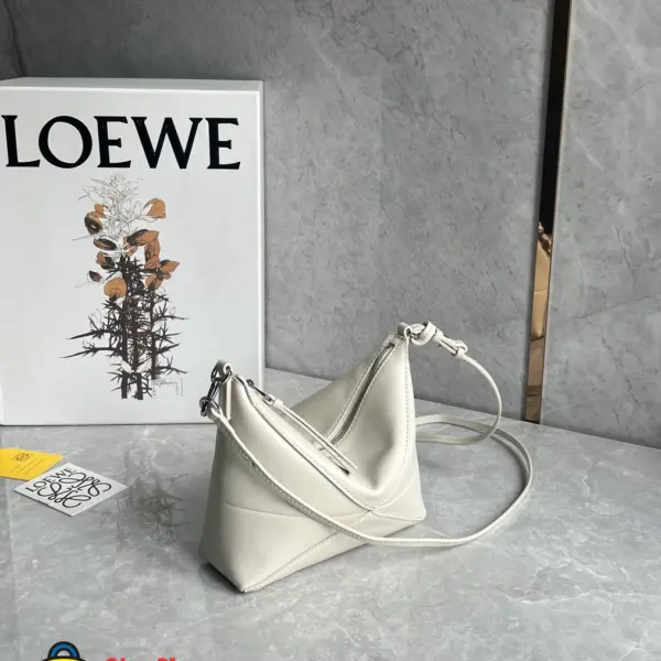 Loewe-羅意威 Puzzle Fold 系列 海鹽白亮面納帕牛皮革手拿包