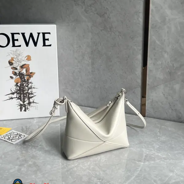 Loewe-羅意威 Puzzle Fold 系列 海鹽白亮面納帕牛皮革手拿包