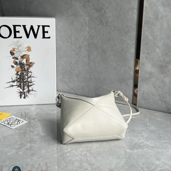 Loewe-羅意威 Puzzle Fold 系列 海鹽白亮面納帕牛皮革手拿包