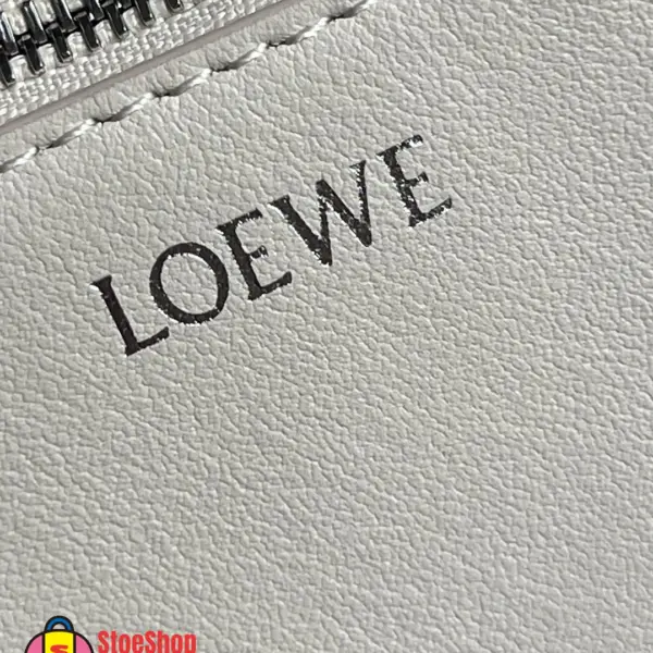 Loewe-羅意威 Puzzle Fold 系列 海鹽白亮面納帕牛皮革手拿包