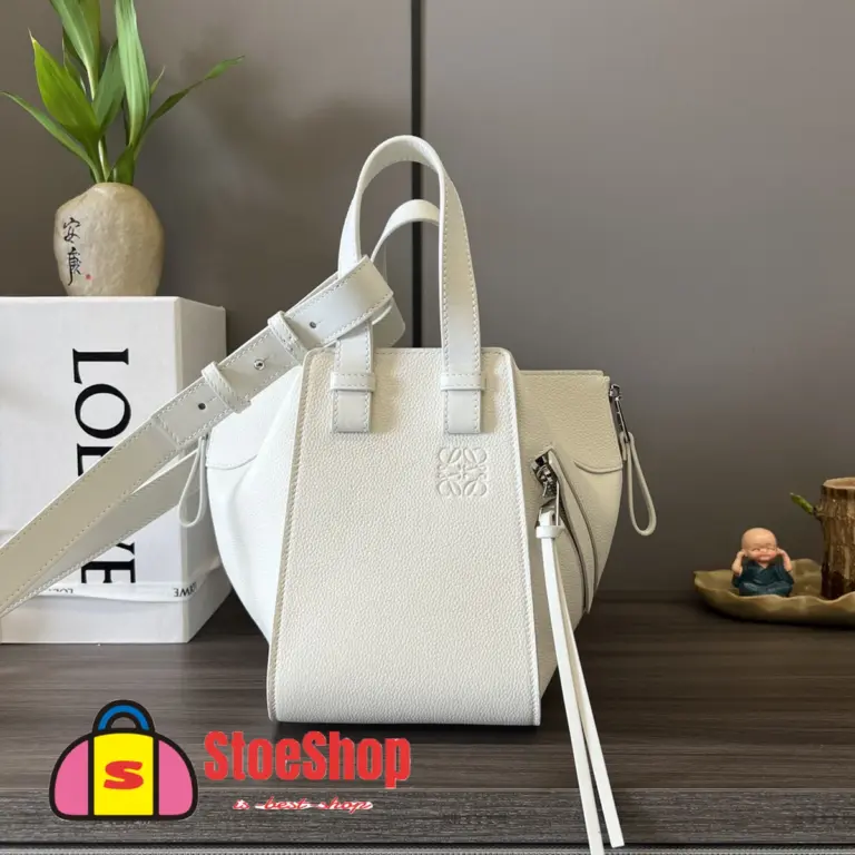 Loewe-羅意威 Hammock 系列 柔白色小號柔軟粒面牛皮革肩背包 12 Loewe-羅意威 Hammock 系列 柔白色小號柔軟粒面牛皮革肩背包