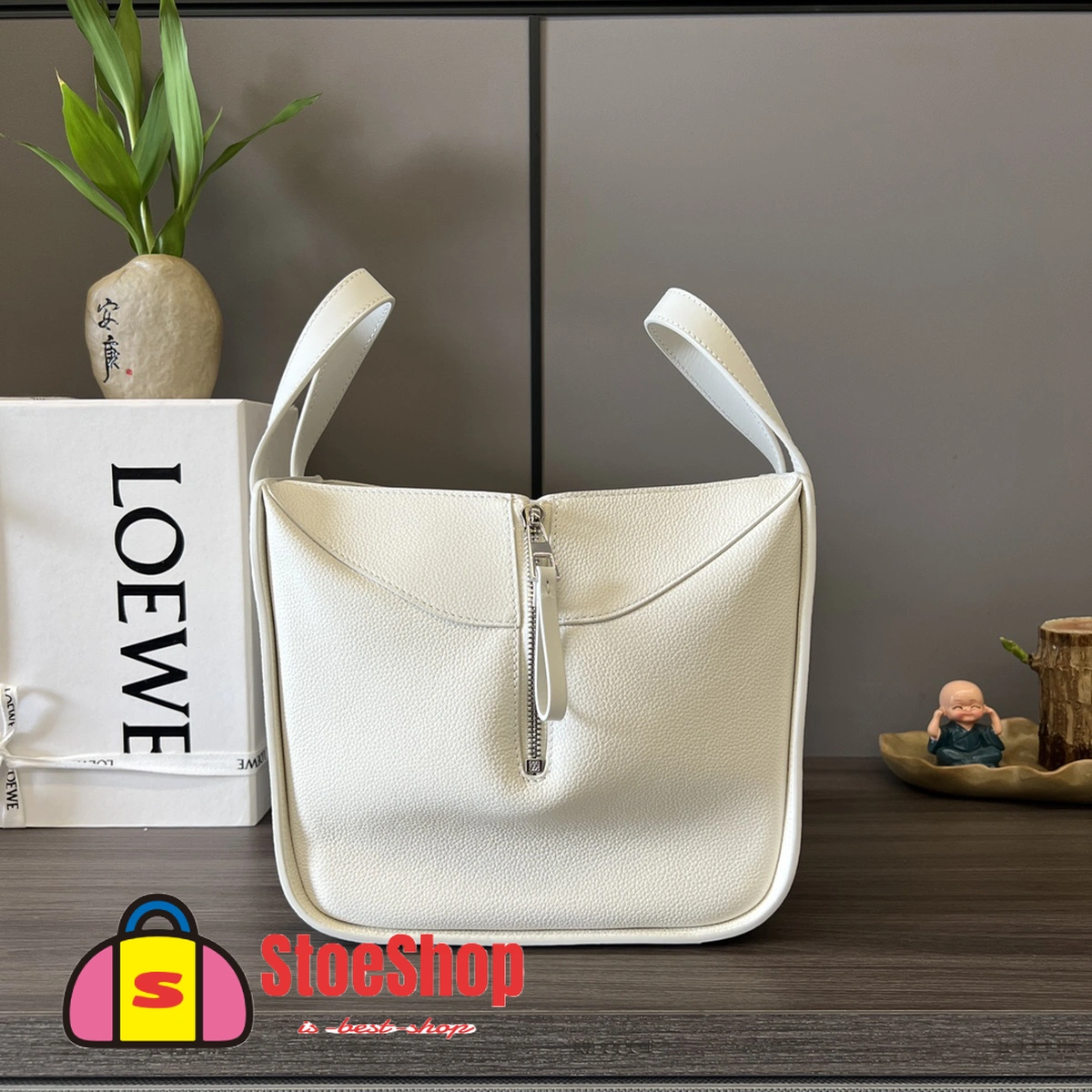 Loewe-羅意威 Hammock 系列 柔白色小號柔軟粒面牛皮革肩背包 5 Loewe-羅意威 Hammock 系列 柔白色小號柔軟粒面牛皮革肩背包