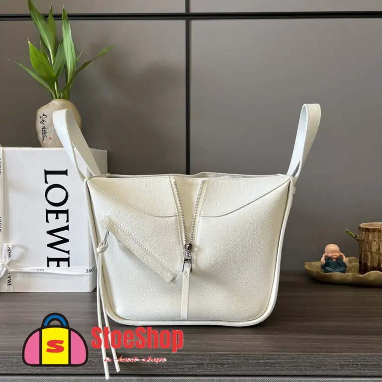 Loewe-羅意威 Hammock 系列 柔白色小號柔軟粒面牛皮革肩背包 15 Loewe-羅意威 Hammock 系列 柔白色小號柔軟粒面牛皮革肩背包