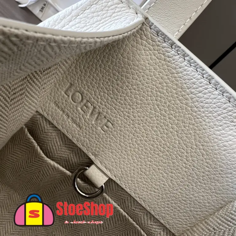 Loewe-羅意威 Hammock 系列 柔白色小號柔軟粒面牛皮革肩背包 19 Loewe-羅意威 Hammock 系列 柔白色小號柔軟粒面牛皮革肩背包