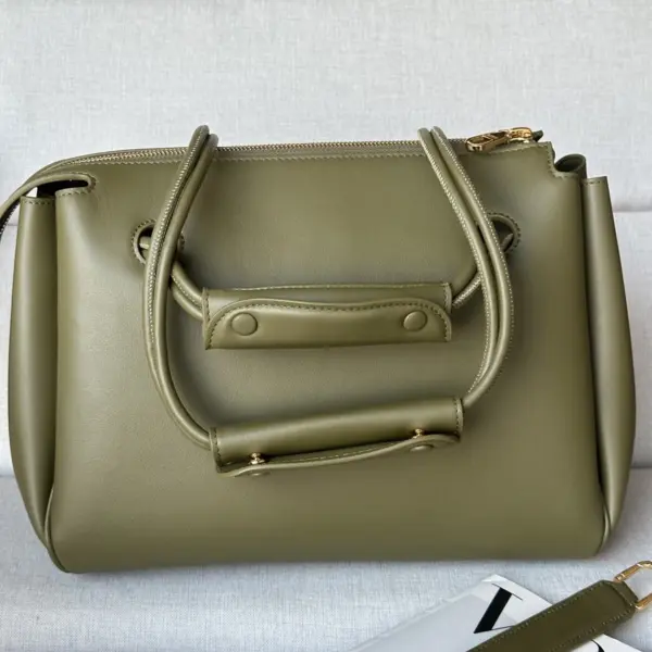 Loewe-羅意威 橄欖綠中號柔軟牛皮革 Madrid 手拿包