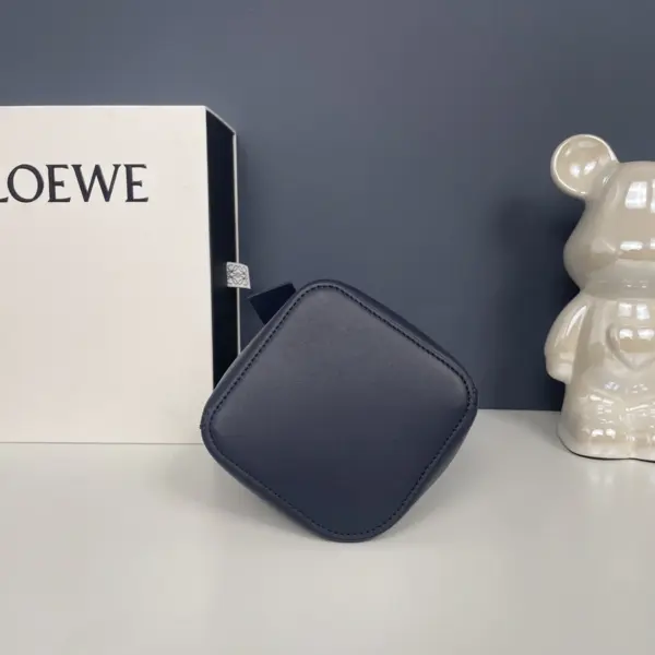 Loewe-羅意威 深邃藍中號光滑牛皮革 Pebble Bucket 肩背包