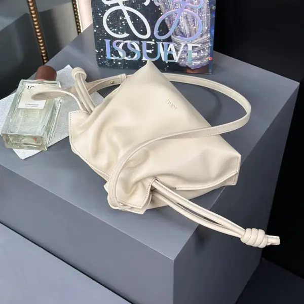 Loewe-羅意威 Flamenco 系列 海鹽白迷你納帕牛皮革肩背包