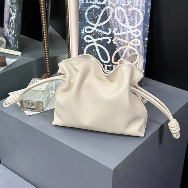 Loewe-羅意威 Flamenco 系列 海鹽白迷你納帕牛皮革肩背包