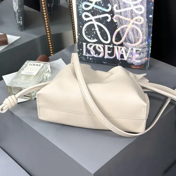 Loewe-羅意威 Flamenco 系列 海鹽白迷你納帕牛皮革肩背包