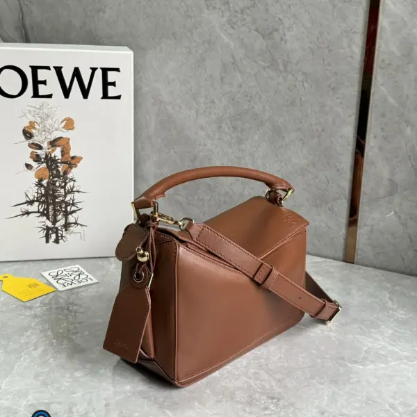 Loewe-羅意威 Pecan 色小號納帕羊皮革 Featherlight Puzzle 肩背包