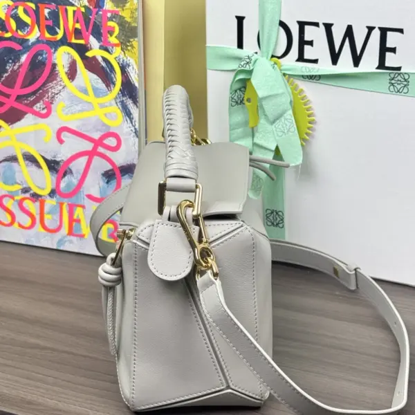 Loewe-羅意威 Puzzle 系列 銀灰色迷你光滑牛皮革肩背手袋