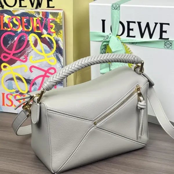 Loewe-羅意威 Puzzle 系列 銀灰色迷你光滑牛皮革肩背手袋
