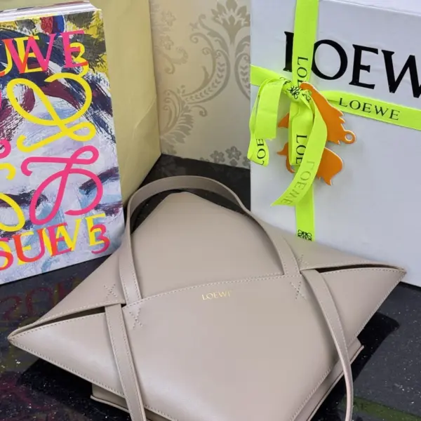 Loewe-羅意威 沙色迷你亮面牛皮革 Puzzle Fold 斜挎包