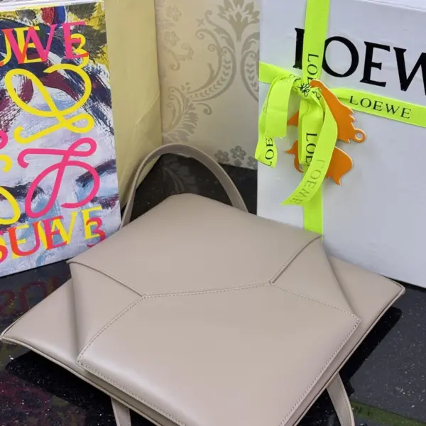 Loewe-羅意威 沙色迷你亮面牛皮革 Puzzle Fold 斜挎包