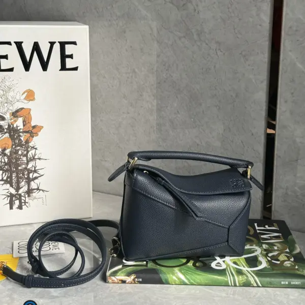 Loewe-羅意威 深海軍藍迷你柔軟粒面牛皮革 Puzzle 肩背包