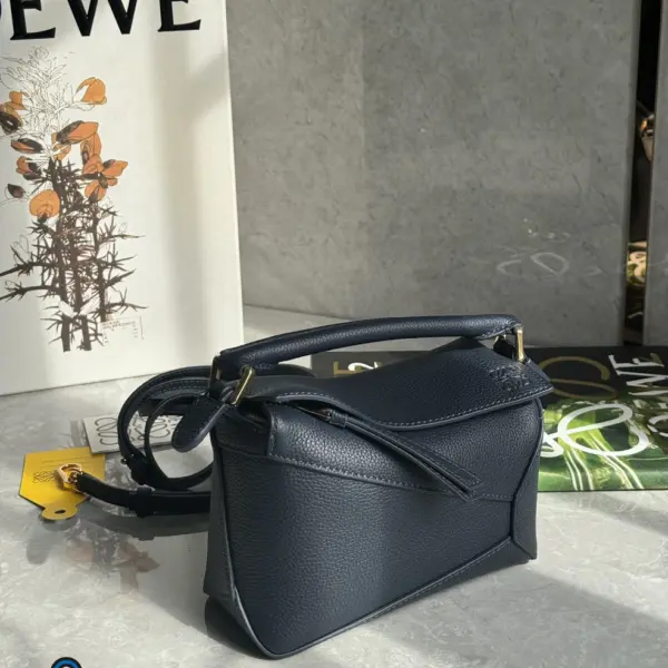 Loewe-羅意威 深海軍藍迷你柔軟粒面牛皮革 Puzzle 肩背包