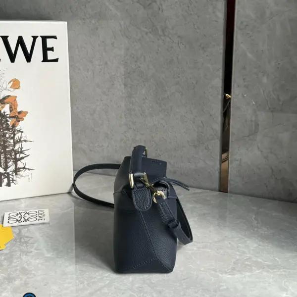Loewe-羅意威 深海軍藍迷你柔軟粒面牛皮革 Puzzle 肩背包